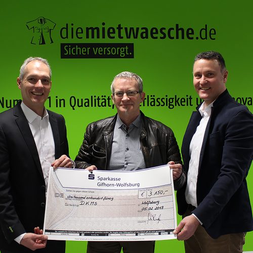 Sven Heizmann übergibt Spendenscheck über 3.150€ an DKMS